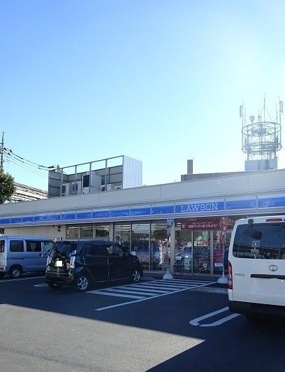 近くのローソンまで210m（徒歩3分）