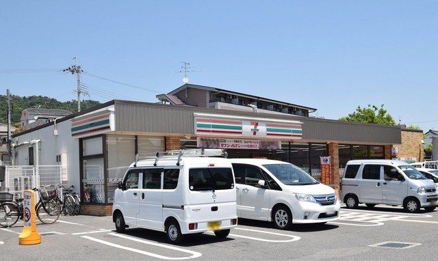 近くのコンビニまで120m（徒歩2分）