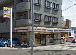 近くのミニストップ和光下新倉店まで700m(徒歩9分)