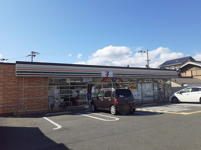 近くのセブンイレブンまで461m（徒歩6分）