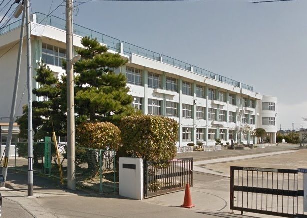 近くの小学校まで350m（徒歩5分）