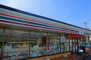 近くのコンビニまで160m（徒歩2分）
