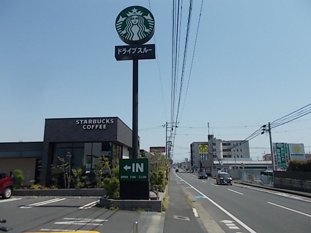 近くのスターバックスまで400m（徒歩5分）