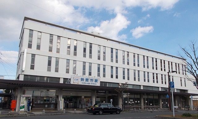 近くの近鉄鈴鹿市駅まで110m（徒歩2分）