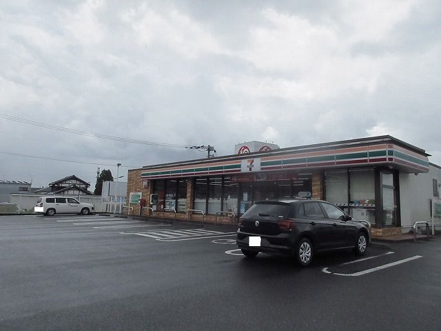 近くのセブンイレブン小城松尾店まで1,100m（徒歩14分）