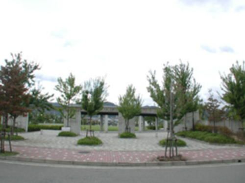 近くのあさひ公園まで240m(徒歩3分)