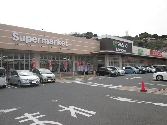 近くのスーパーまで900m（徒歩12分）
