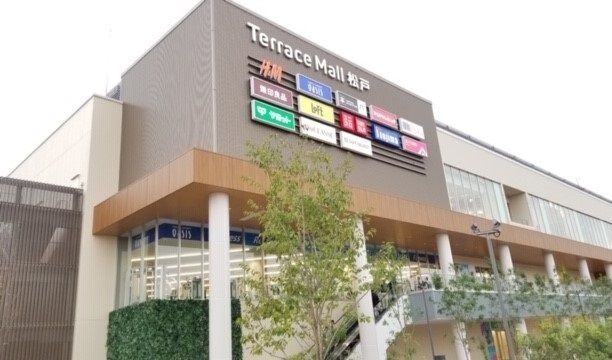 近くのテラスモール松戸まで1,100m(徒歩14分)