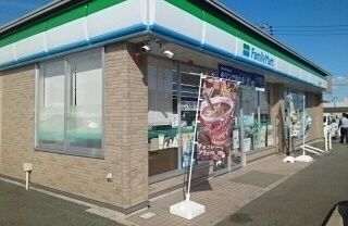 近くのコンビニまで950m（徒歩12分）