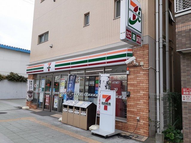 近くのセブンイレブンまで960m（徒歩12分）
