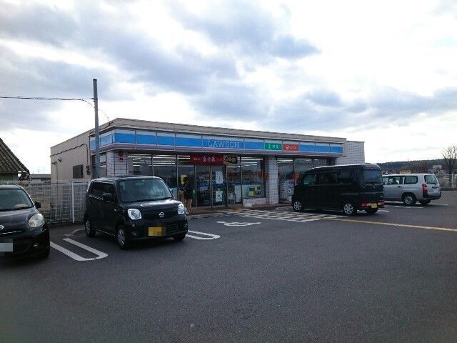 近くのコンビニまで450m（徒歩6分）