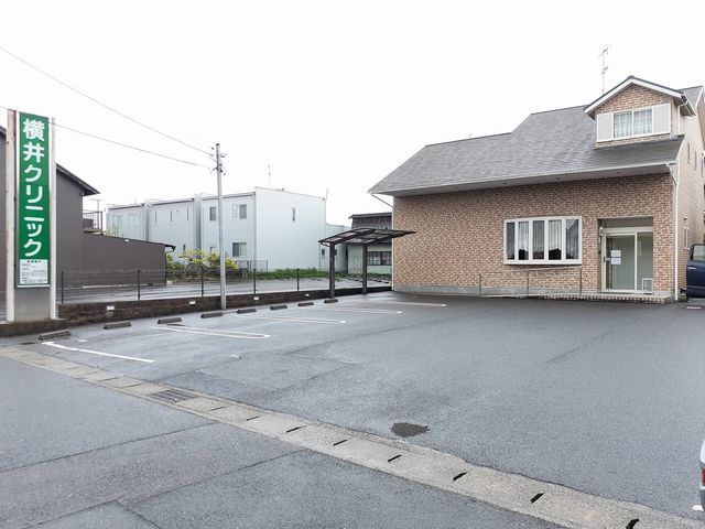 近くの横井クリニックまで400m（徒歩5分）