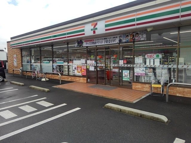 近くのコンビニまで910m（徒歩12分）