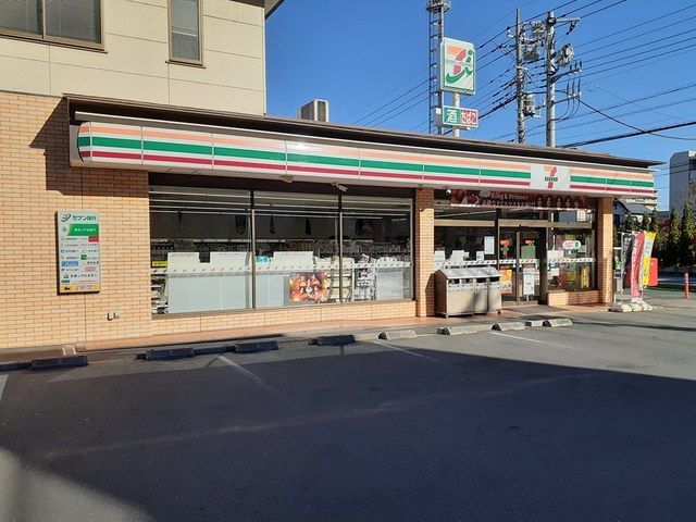 近くのセブンイレブン東川口4丁目店まで216m（徒歩3分）