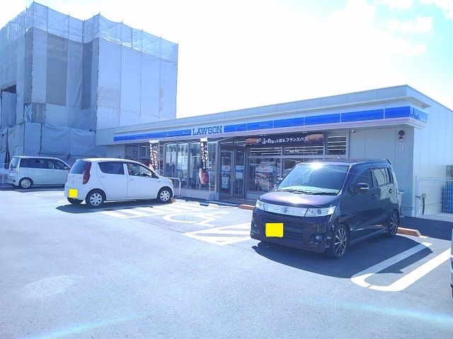 近くのローソンうるま豊原店まで800m（徒歩10分）