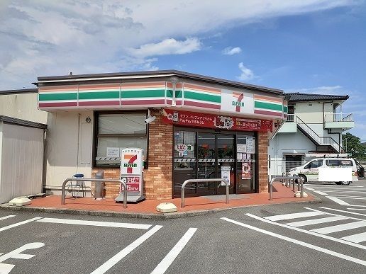 近くのセブンイレブン日向南店まで750m（徒歩10分）