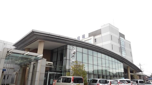 近くの境町役場まで800m（徒歩10分）