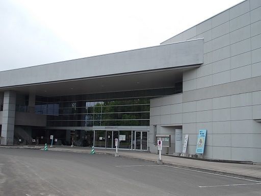 近くの旭川市永山支所まで6,100m（徒歩77分）