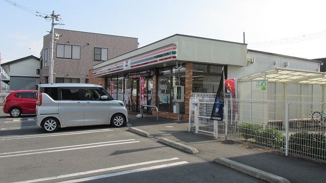 近くのコンビニまで140m（徒歩2分）