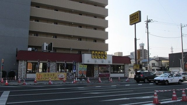 近くの飲食店まで1,400m（徒歩18分）