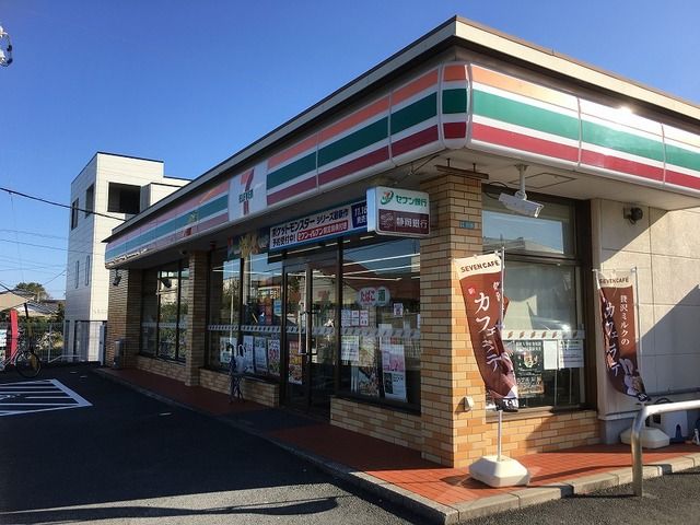 近くのセブンイレブン蜆塚4丁目店まで500m（徒歩7分）