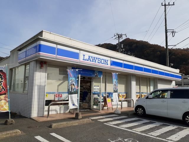 近くのコンビニまで900m（徒歩12分）