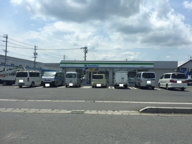 近くのコンビニまで550m（徒歩7分）