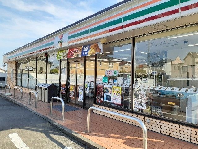 近くのセブンイレブン磯部温泉入口店まで950m（徒歩12分）