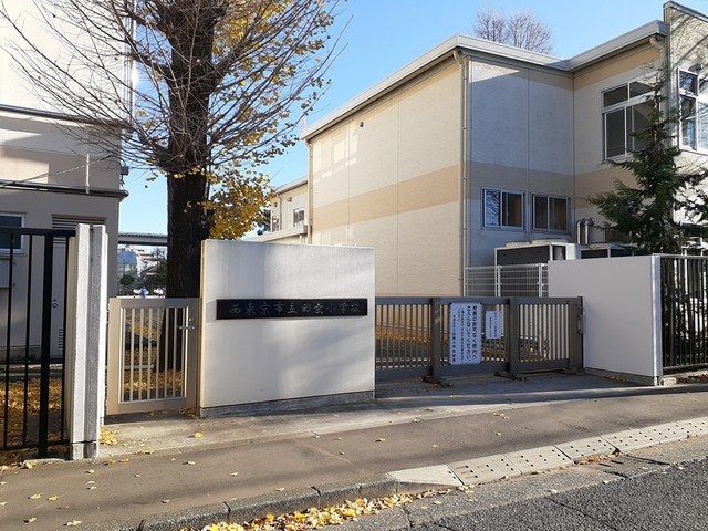 近くの西東京市立田無小学校まで373m（徒歩5分）