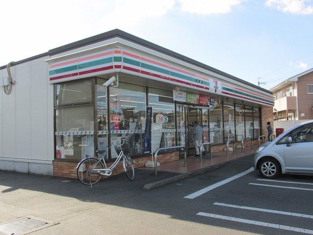 近くのセブンイレブン 下野上三川店まで400m（徒歩5分）