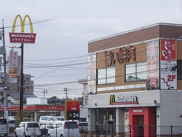 近くのマクドナルドまで400m（徒歩5分）