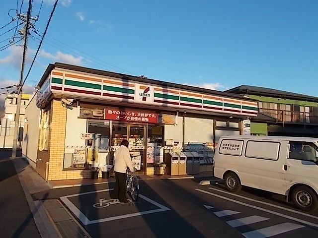 近くのセブンイレブンまで290m（徒歩4分）