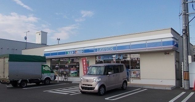 近くのローソン旭川亀吉店まで500m（徒歩7分）