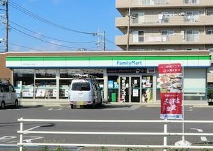 近くのファミリーマートまで240m(徒歩3分)