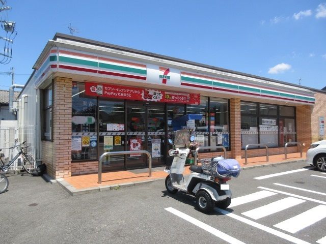 近くのセブンイレブンまで450m（徒歩6分）