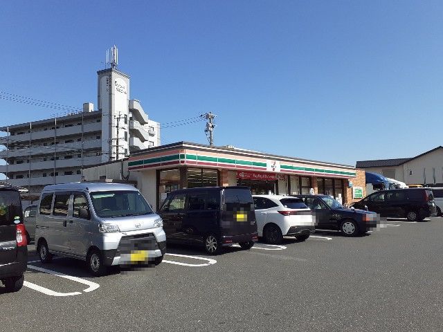 近くのセブンイレブンまで450m（徒歩6分）