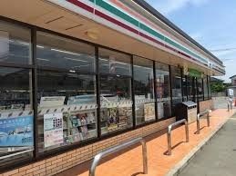 近くのセブンイレブン深谷小学校前店まで1,100m(徒歩14分)