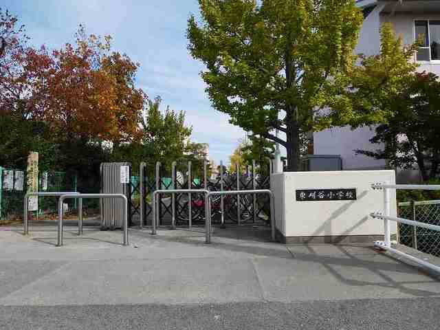 近くの東刈谷小学校まで700m（徒歩9分）