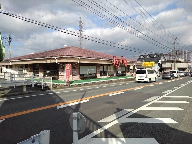 近くの飲食店まで320m（徒歩4分）