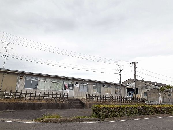 近くの駅まで1,100m（徒歩14分）