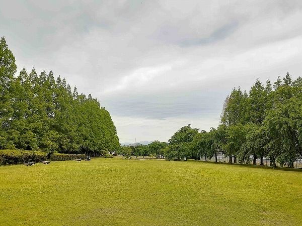 近くの公園まで1,200m（徒歩15分）