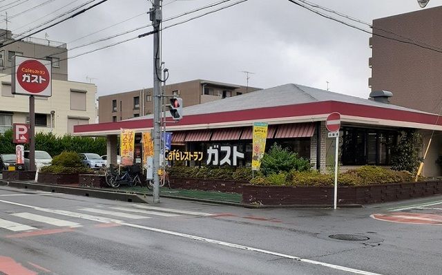 近くのガスト　浦和文蔵店まで350m（徒歩5分）
