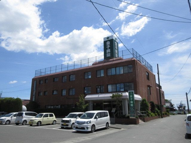近くの金子病院まで580m（徒歩8分）