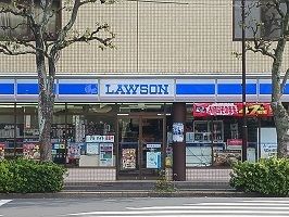 近くのローソンまで400m（徒歩5分）