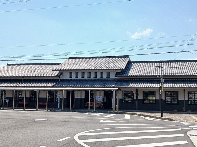 近くのJR坂田駅まで330m（徒歩5分）