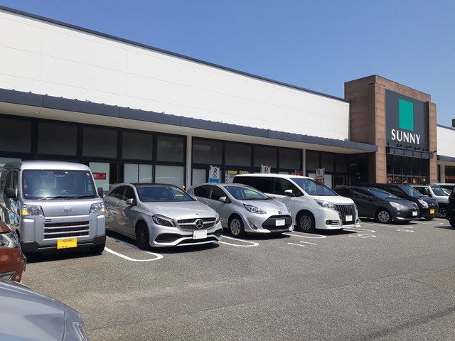 近くのサニー室見店まで500m（徒歩7分）