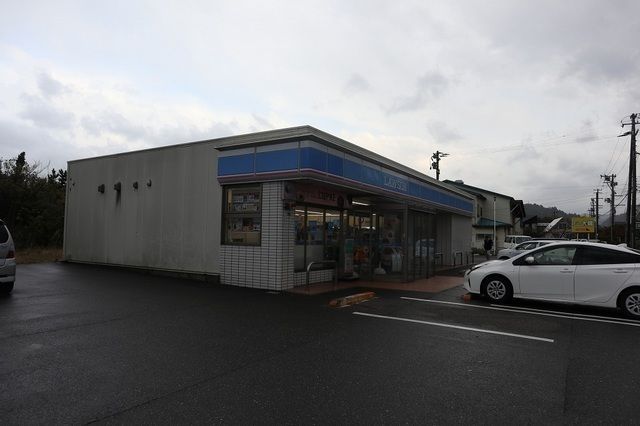 近くのローソン糸魚川上刈三丁目店まで600m（徒歩8分）