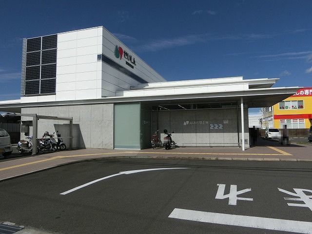 近くの銀行まで800m（徒歩10分）
