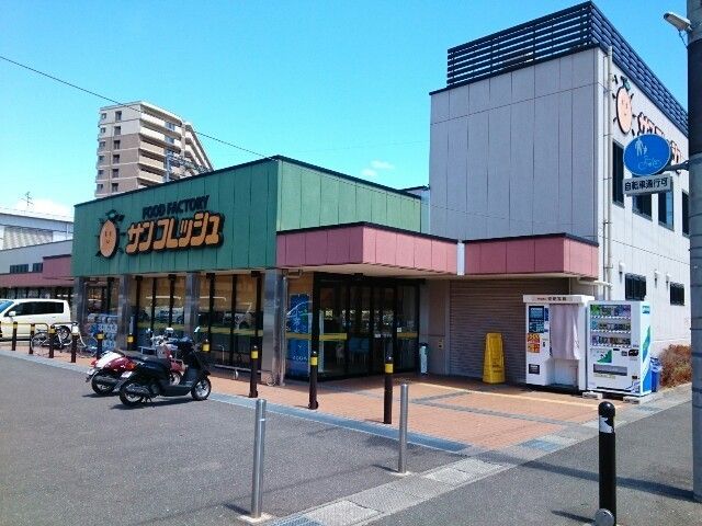 近くのサンフレッシュ様まで1,100m（徒歩14分）