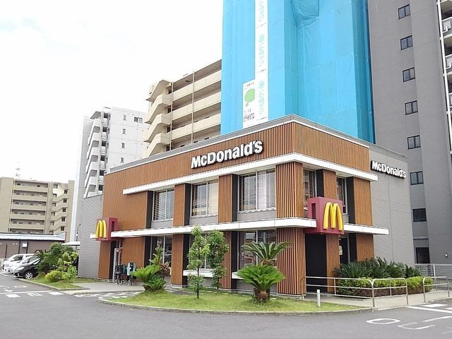 近くのマクドナルド八潮駅前店まで1,000m（徒歩13分）